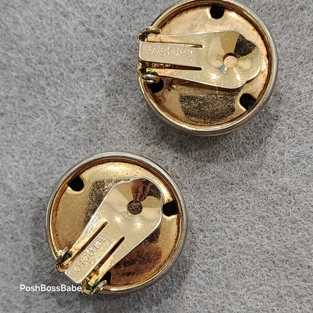 Vintage signed Bergère gold tone round button clip earrings - Picture 3 of 7